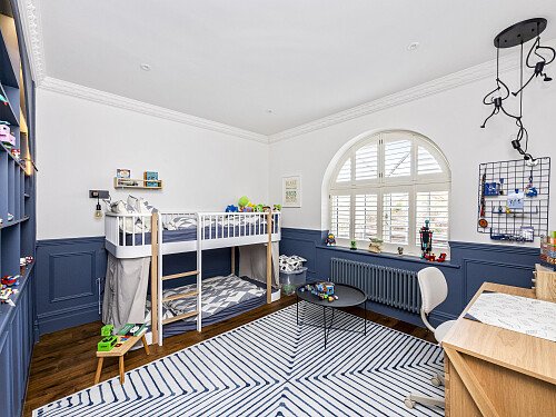 New Church Road, 77-013