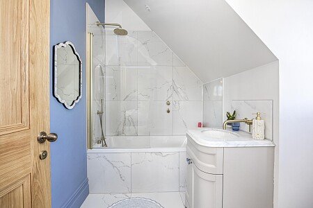 New Church Road, 77-007