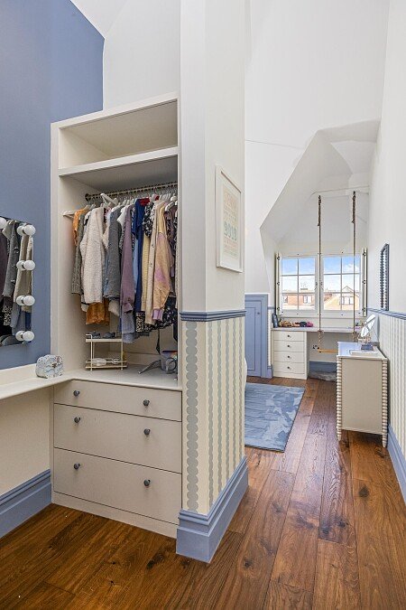 New Church Road, 77-005