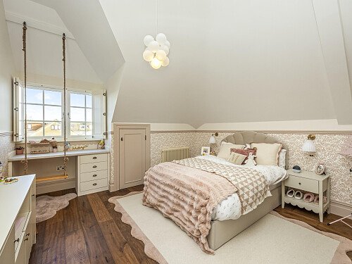 New Church Road, 77-003