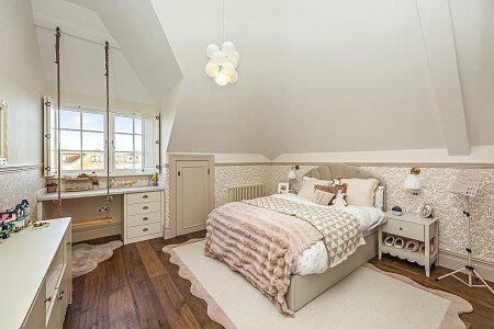 New Church Road, 77-003