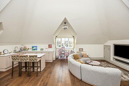 New Church Road, 77-002