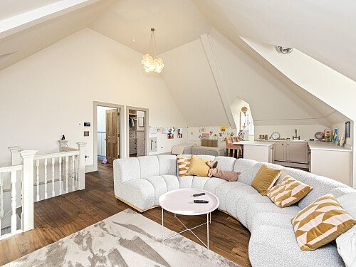 New Church Road, 77-001