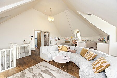 New Church Road, 77-001