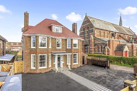 New Church Road, 77-051