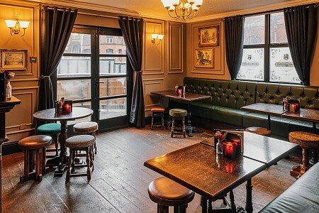 Victorian-Drinking-Parlour-1