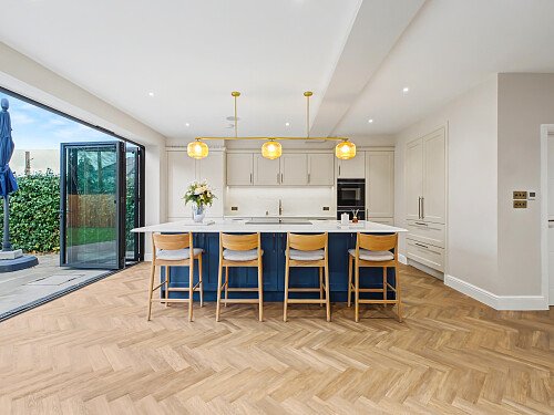 2 Manor Drive NW7 3NE-3