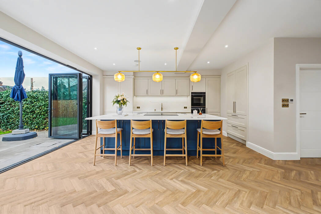 2 Manor Drive NW7 3NE-3