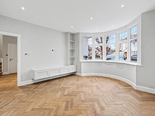 2 Manor Drive NW7 3NE-10