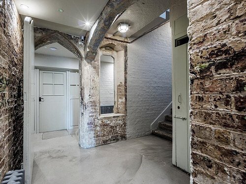 The_Organ_Factory_hallway