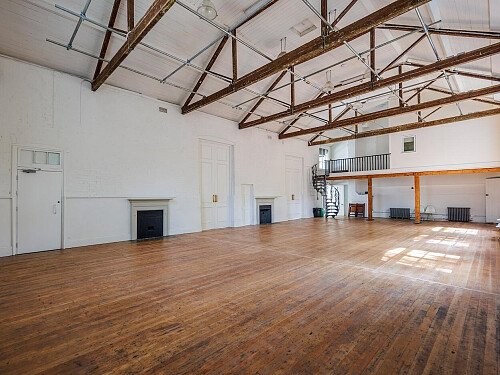 The_Organ_Factory_main_hall_sunny_2