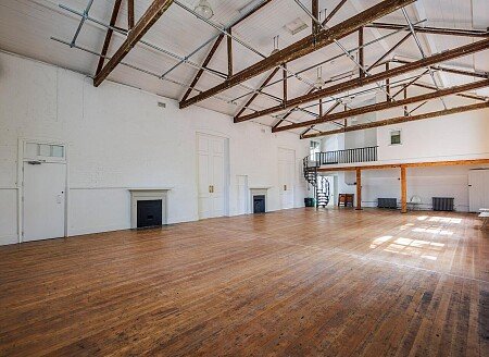 The_Organ_Factory_main_hall_sunny_2