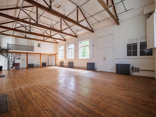 The_Organ_Factory_main_hall_sunny