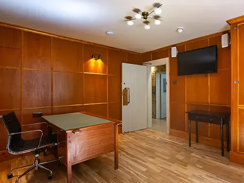 TheOrganFactory_Cloakroom_2