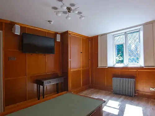 TheOrganFactory_Cloakroom_4