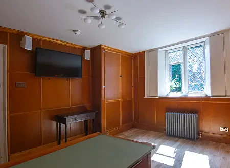 TheOrganFactory_Cloakroom_4