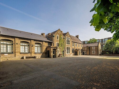 TheOrganFactory_forecourt_fromGate