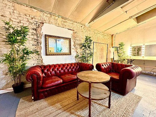 1. Pages Walk - Hair & Make Up