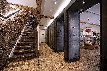 W_Boss_Stairs_Reception