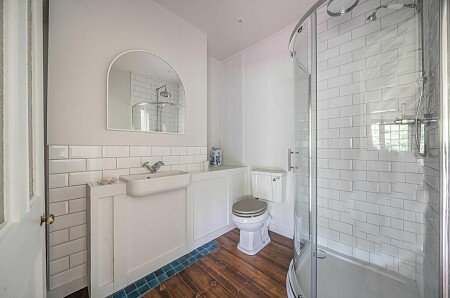 en suite bathroom