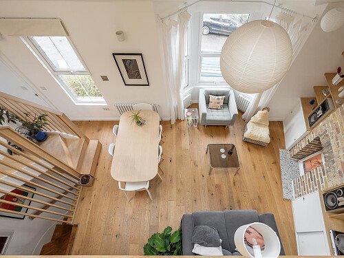 ONm3-jXz_UaIonLHzrd83Q