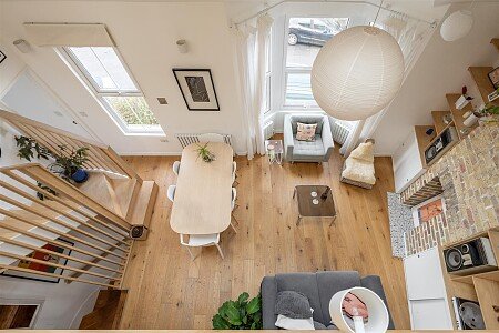 ONm3-jXz_UaIonLHzrd83Q