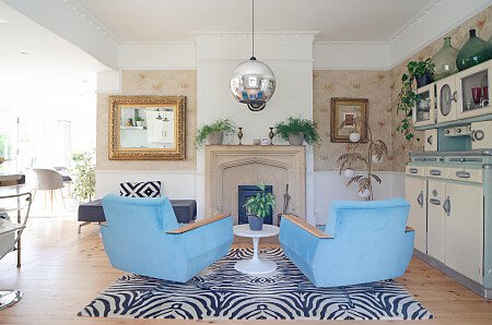 05_Reception_BlueChairs