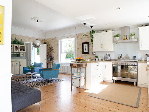 07_KitchenToReception