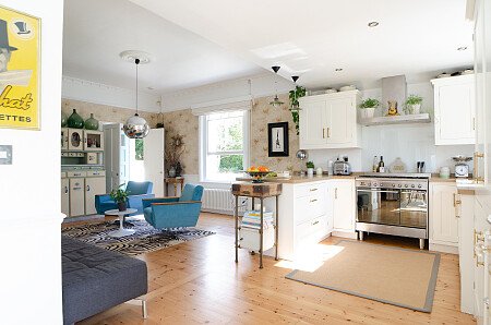 07_KitchenToReception