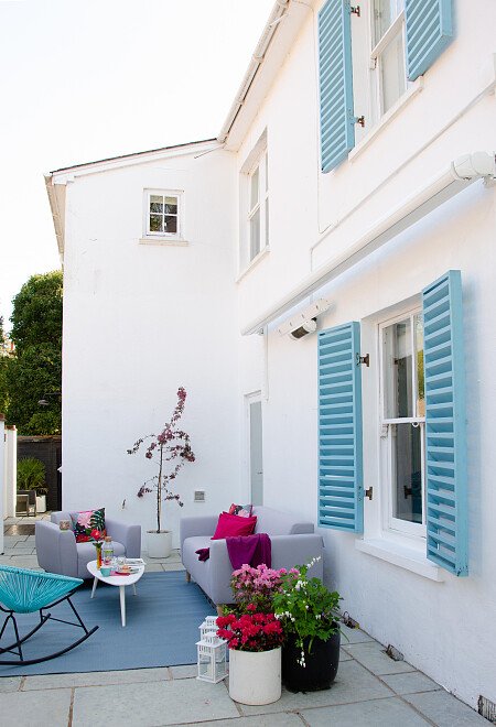 018_OutsideSittingRoom