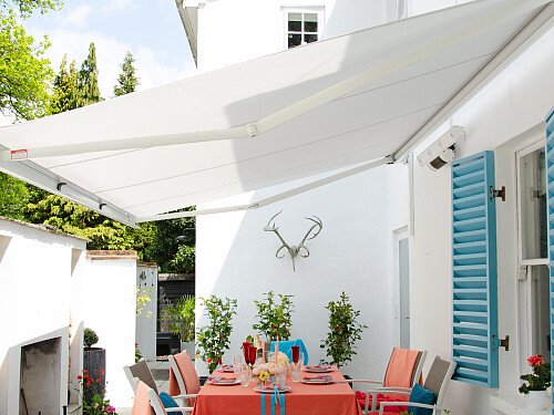 019_OutsideRoom_dining