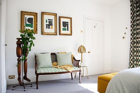 030_GreenBedroom_bench