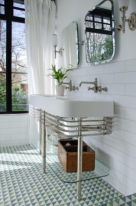 035_GreenBathroom_entrance