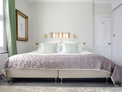 036_StripeyBedroom_bed