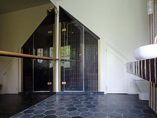 042_StripeyBathroom_shower