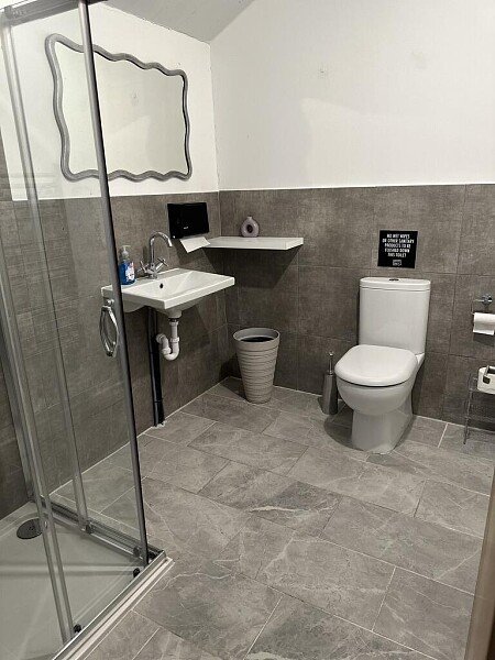 1792AC85-7CCF-41ED-9D57-7E49C58FB748_1_105_c