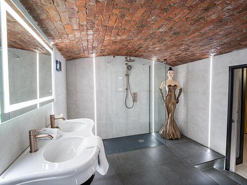 Hideaway Hive Final-32-1280