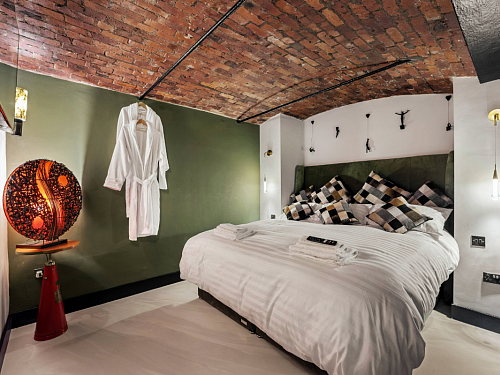 Hive page images 1200x800 (1)