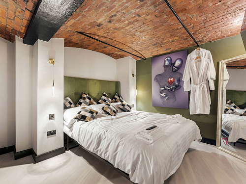 Hive page images 1200x800 (3)