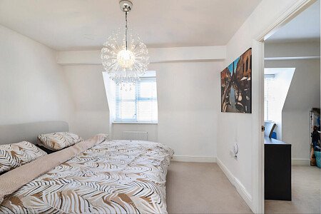 795C187B-009D-425F-8839-8506179BC1A2