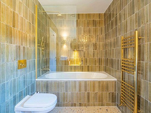 6ccdcbfb-de88-4f4c-b6f8-cba3ff61a70b