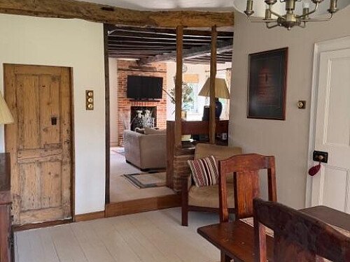 BL30 dining:sitting2