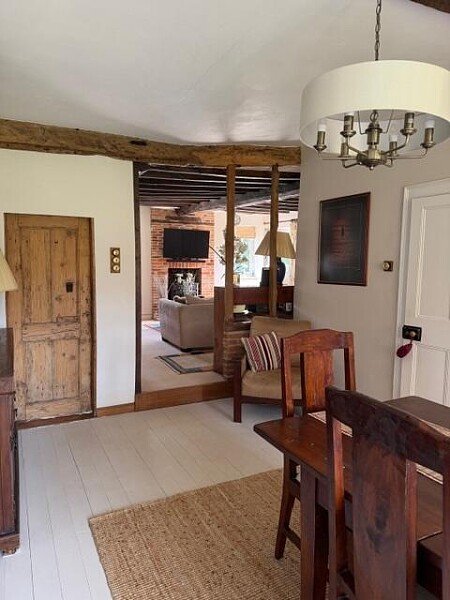 BL30 dining:sitting2