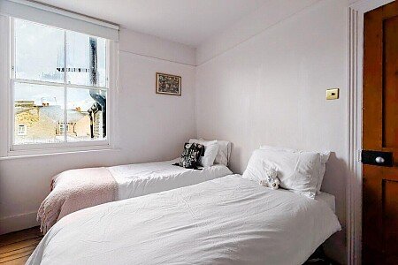 Second bedroom 2