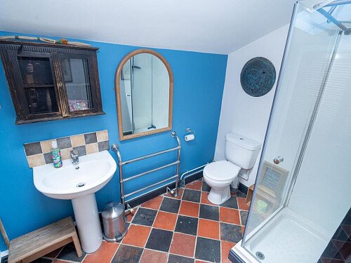 cottage shower room
