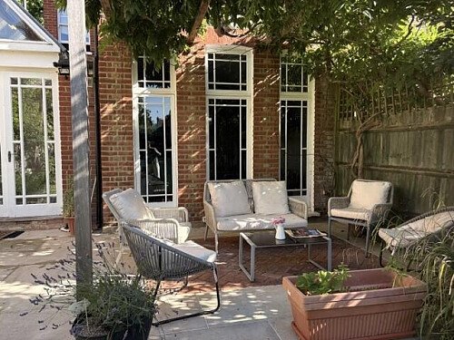 Garden sitting