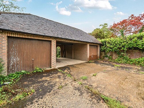 Garage & parking