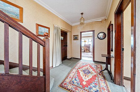 Pippins hallway downstairs